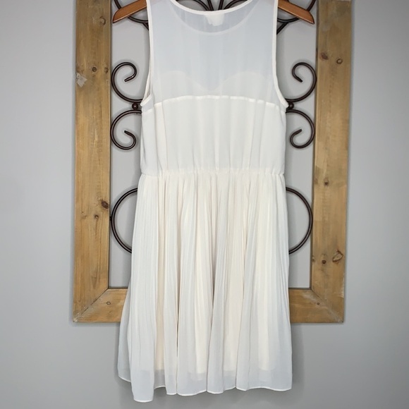 Urban Outfitters Pins and Needles chiffon pleated dress - Picture 5 of 8